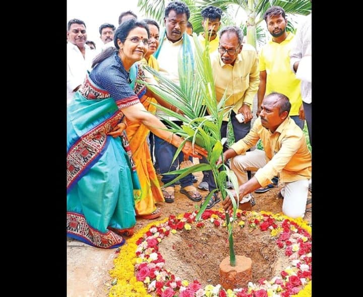 కుప్పం ప్రజలకు కృతజ్ఞతలు తెలిపేందుకే వచ్చా: భువనేశ్వరి