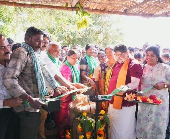కోహెడలో వరి ధాన్యం కొనుగోలు కేంద్రం ప్రారంభం