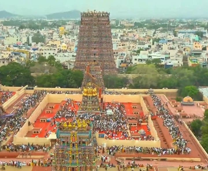 మీనాక్షి ఆలయంలో ఘనంగా కుంభాభిషేకం