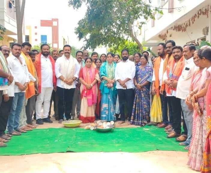 రూ.5 లక్షలతో సీసీ రోడ్డు పనులకు శంకుస్థాపన - Udayam