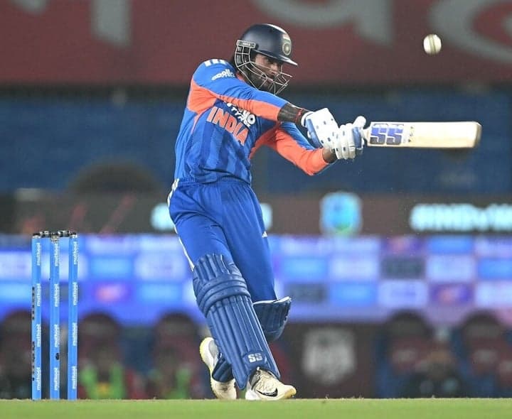 కివీస్‌పై భారత్‌ ఘన విజయం.. 2-0 ఆధిక్యం