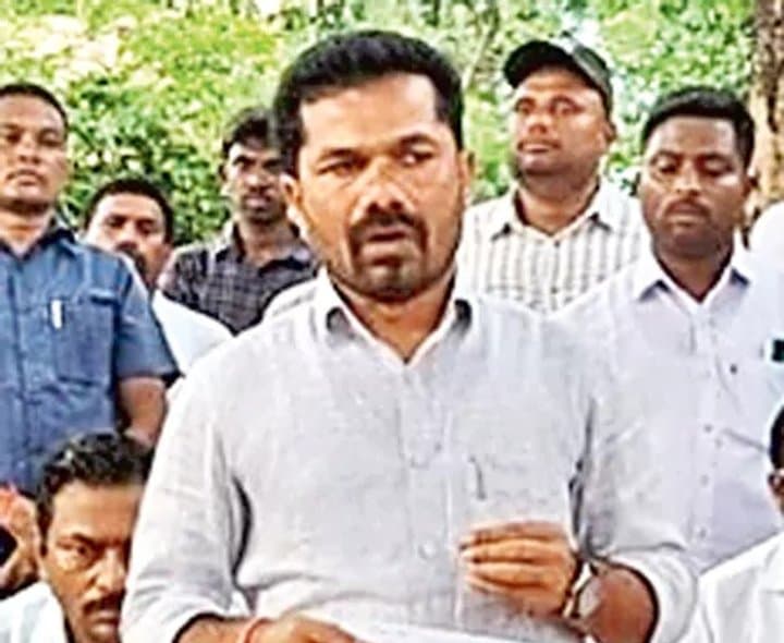 అటవీశాఖపై ఎమ్మెల్యే హెచ్చరిక