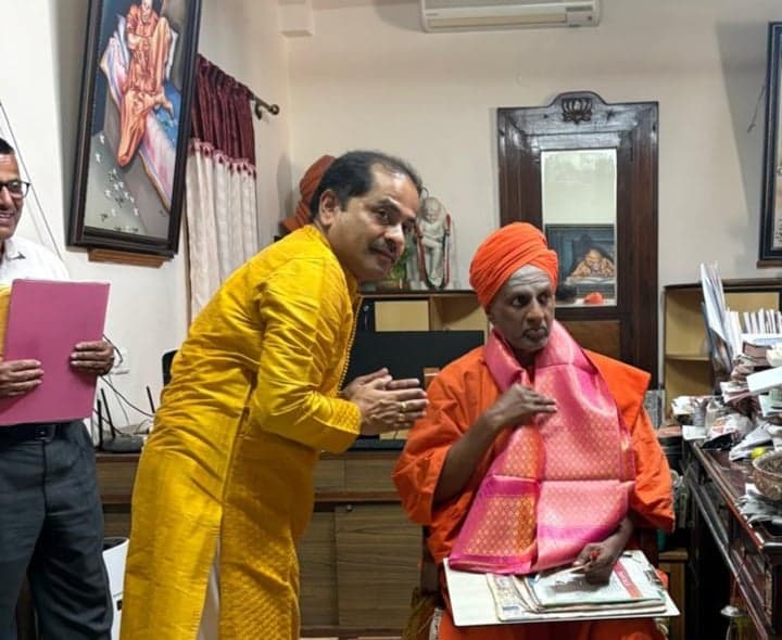 లేపాక్షి దసరా వేడుకలకు స్వామీజీకి ఆహ్వానం - Udayam