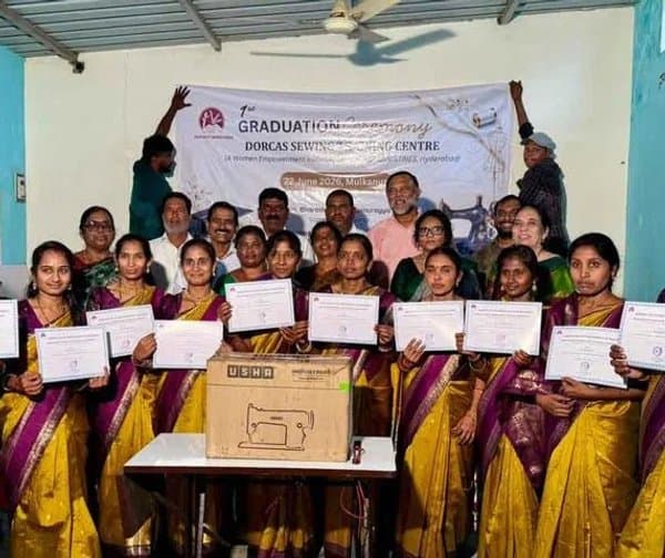 ముల్కనూరులో మహిళలకు కుట్టుమిషన్ల పంపిణీ