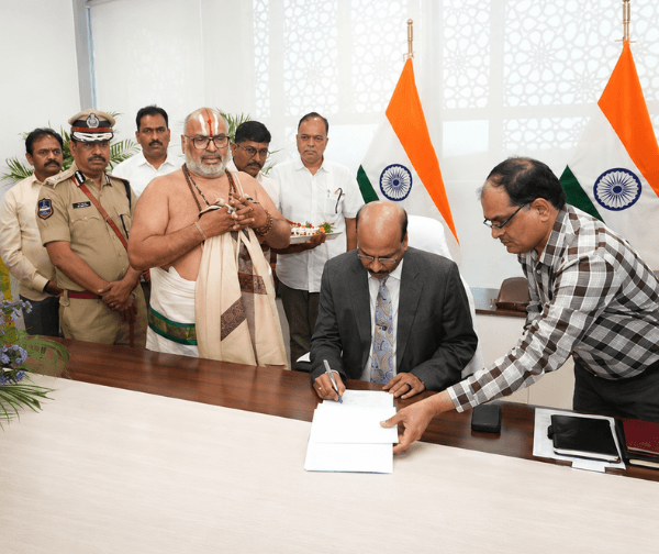 తెలంగాణ భద్రతా సలహాదారుగా శివధర్ రెడ్డి బాధ్యతల స్వీకారం