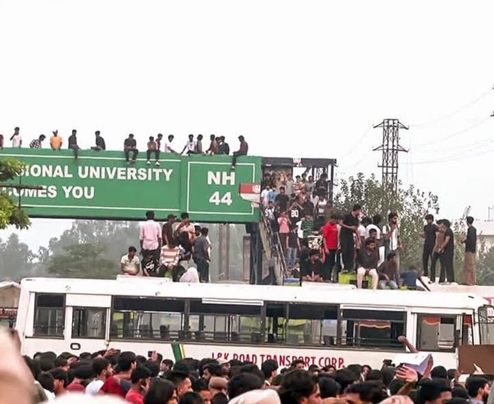 యూనివర్సిటీలో పరీక్షలు వాయిదా