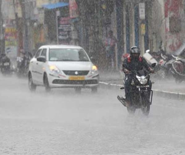 తెలంగాణలో రెండ్రోజులు భారీ వర్షాలు: పలు జిల్లాలకు ఆరెంజ్ అలర్ట్ - Udayam Digital