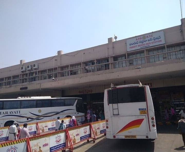 విజయవాడ బస్టాండ్‌లో పేలుడు పదార్థాలు