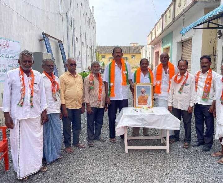 టంగుటూరులో మోదీ జన్మదిన వేడుకలు - Udayam