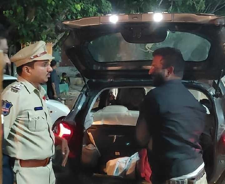 కీసరలో నాకాబందీ.. 14 వాహనాలు స్వాధీనం - Udayam