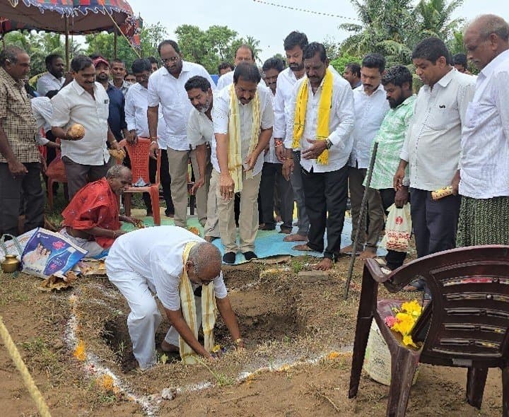 ​రూ.12 కోట్లతో మంచినీటి వాటర్ ట్యాంక్: భూమిపూజ చేసిన ఎమ్మెల్యే బండారు!