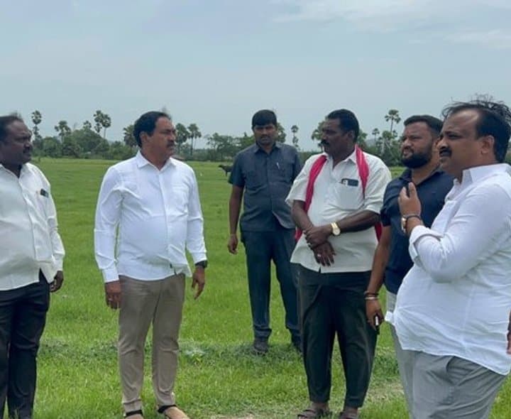ఎర్రబెల్లి వద్ద పడావు పడ్డ పొలాలపై రైతుల ఆవేదన