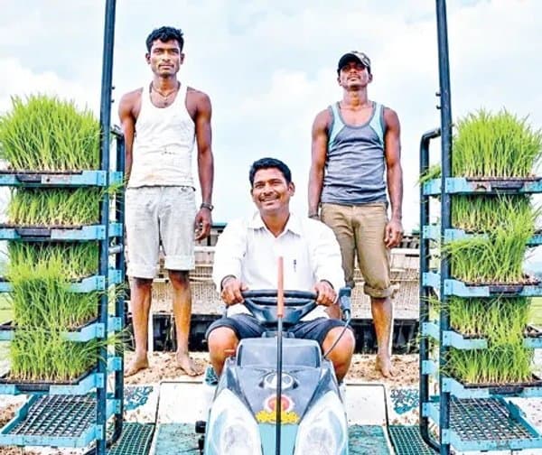 వందశాతం పన్నులతో ఆదర్శ గ్రామం
