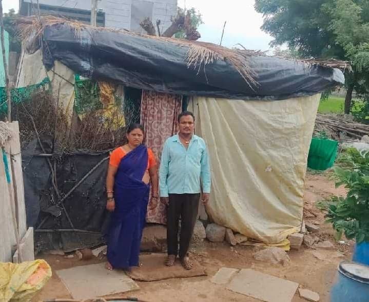 ఇల్లు లేక నిరుపేద కుటుంబం అవస్థలు - Udayam