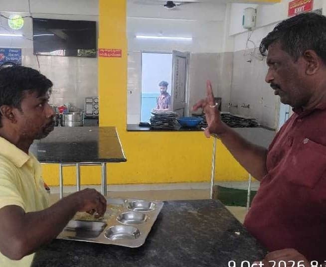 అన్న క్యాంటీన్ సేవలపై కమిషనర్ ఆరా - Udayam