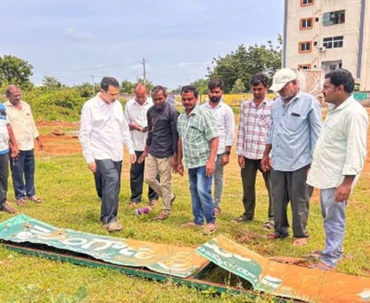 క్రీడా ప్రాంగణం కూల్చివేతపై బీఆర్ఎస్ నిరసన