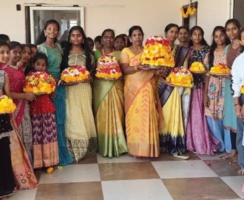 వెల్దండ మండల పాఠశాలల్లో బతుకమ్మ వేడుకలు