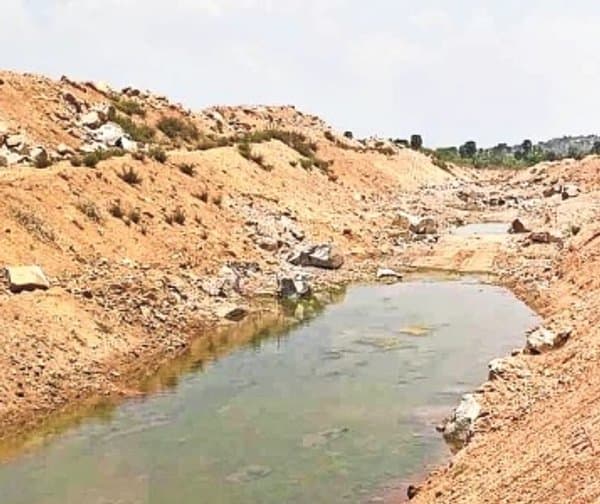 లింక్ కెనాల్ పనుల్లో జాప్యం: నిలిచిన సాగునీటి ప్రాజెక్టు - Udayam Digital