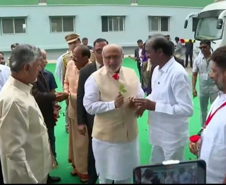 ఉపరాష్ట్రపతికి చంద్రబాబు ఘన స్వాగతం