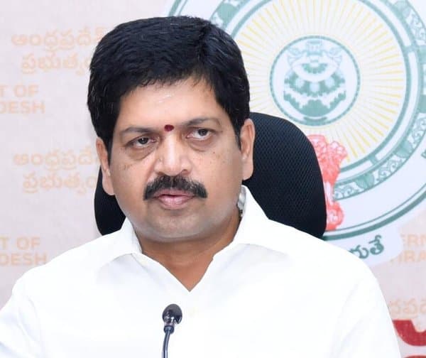 ఎలక్ట్రిక్ సైకిల్‌పై మంత్రి కొల్లు రవీంద్ర పర్యటన