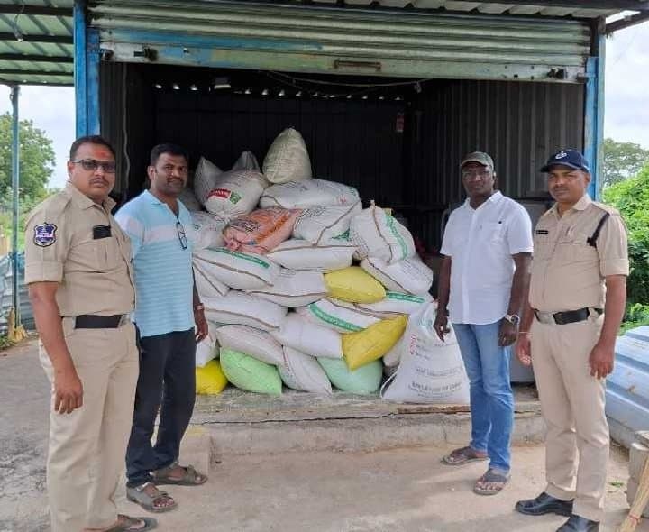 77.70 క్వింటాళ్ల పీడీఎస్‌ బియ్యం పట్టివేత