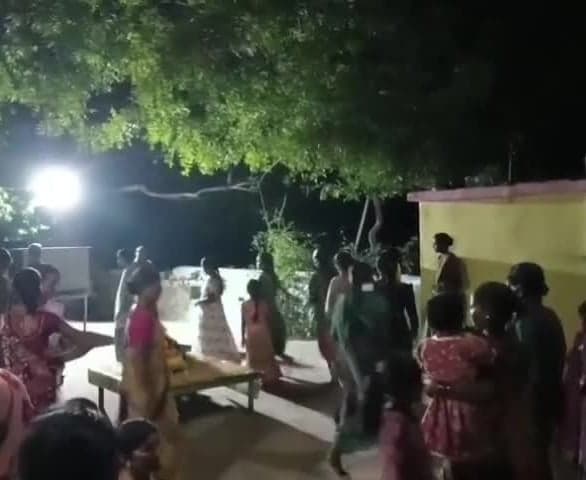 దామరగిద్దలో ఘనంగా అలిగిన బతుకమ్మ వేడుకలు - Udayam