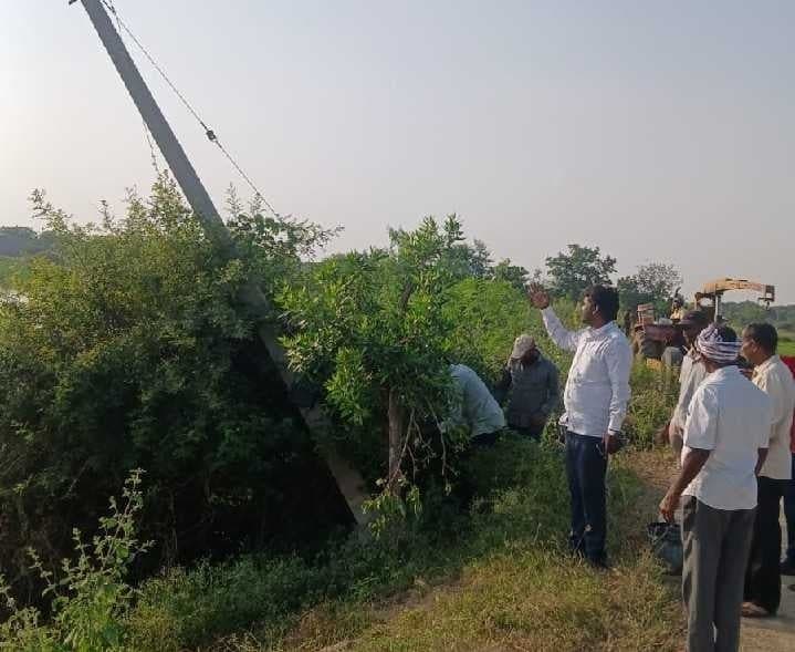 ప్రమాదకర విద్యుత్‌ స్తంభం పరిశీలన - Udayam