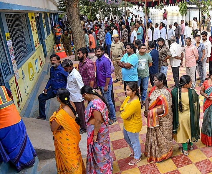 తెలంగాణలో 460 కొత్త పోలింగ్‌ కేంద్రాలు