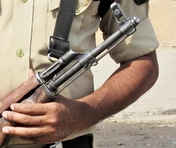 100 మంది వీఐపీల భద్రత తగ్గింపు