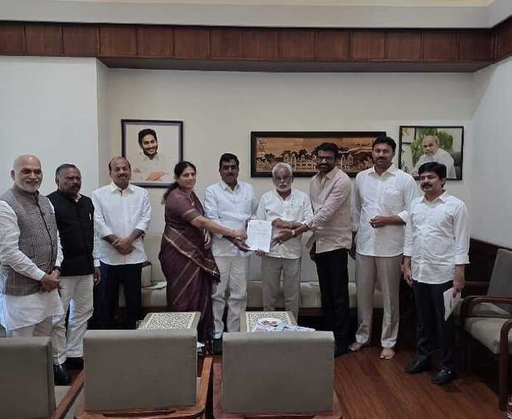ఉపాధ్యాయుల సమస్యలపై ఢిల్లీలో వైసీపీ పోరాటం