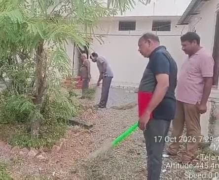 అల్లాదుర్గం పోలీస్‌ స్టేషన్‌లో శుభ్రత కార్యక్రమం - Udayam
