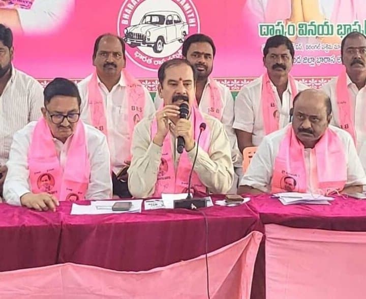 బీఆర్‌ఎస్‌ పనులకు కాంగ్రెస్‌ నేతలు క్రెడిట్‌: వినయ్‌ భాస్కర్‌