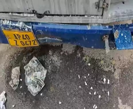బస్సు ఆపలేదని.. ఆర్టీసీ సిబ్బందిపై దాడి - Udayam