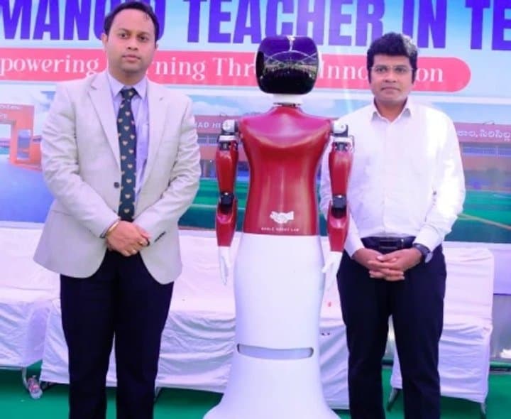 సిరిసిల్ల బడిలో రోబో టీచర్