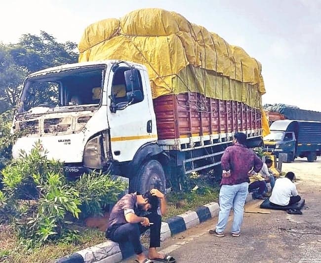 హైవేలపై లారీలు, అతివేగంతో పెరిగిన మరణాలు