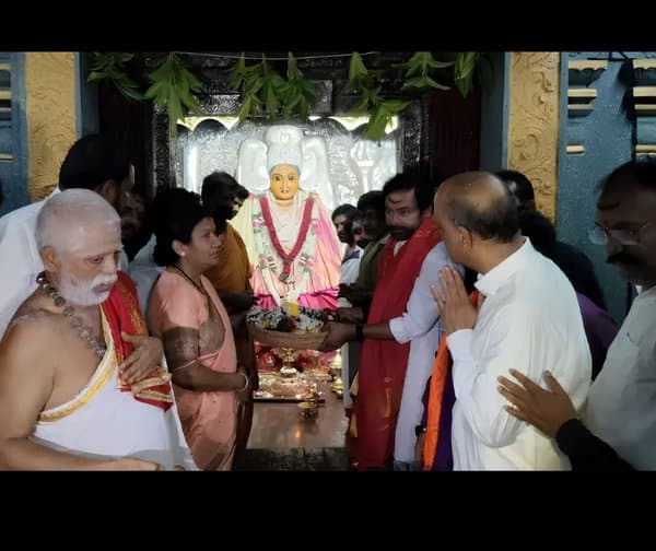 భద్రకాళి అమ్మవారిని దర్శించుకున్న కేంద్ర మంత్రి