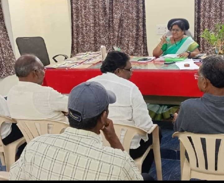 నందివాడలో పోలింగ్‌ కేంద్రాలపై అభ్యంతరాలు - Udayam