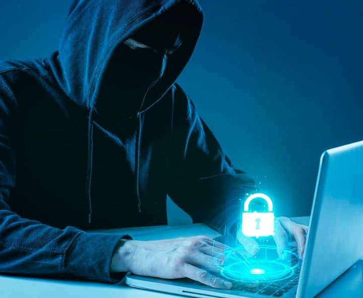 సైబర్‌ కేటుగాళ్ల మోసం.. రూ.16.35 లక్షలు మాయం
