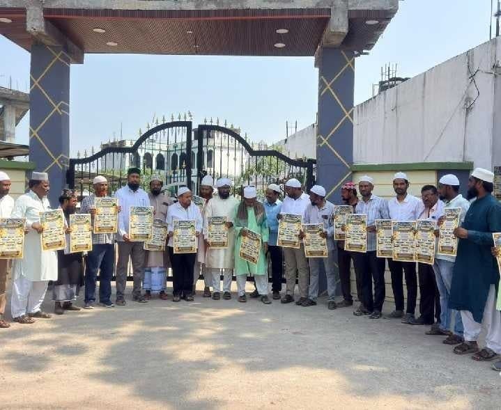 ఆసిఫాబాద్‌లో మతప్రవచన కార్యక్రమ పోస్టర్ల ఆవిష్కరణ - Udayam