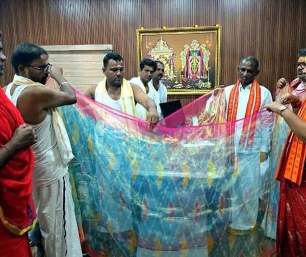 అగ్గిపెట్టెలో పట్టుచీర