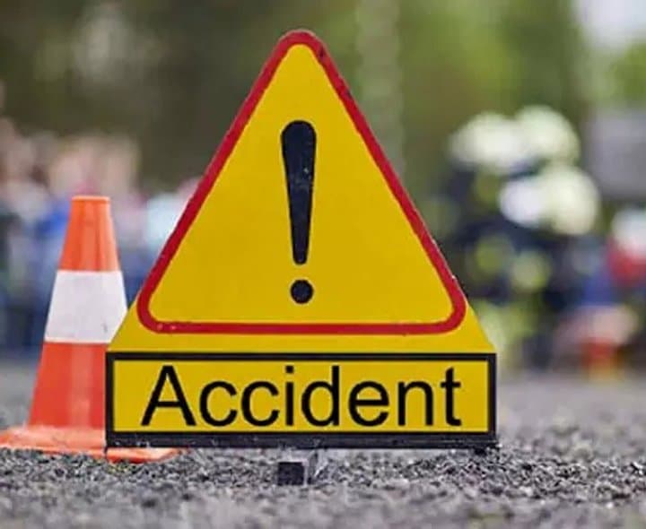 బైక్‌ను ఢీకొన్న బస్సు.. వ్యక్తి మృతి