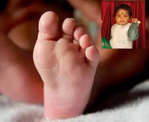 నీటి గుంతలో పడి రెండేళ్ల చిన్నారి..