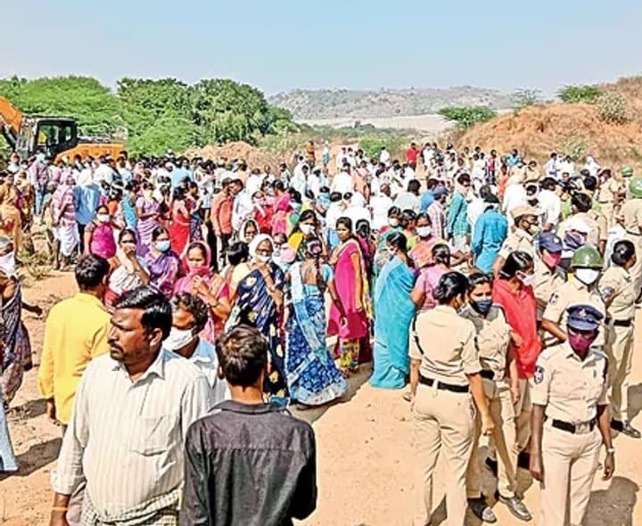 ఐక్య పోరాటాలతో సాధించిన పరిహారం