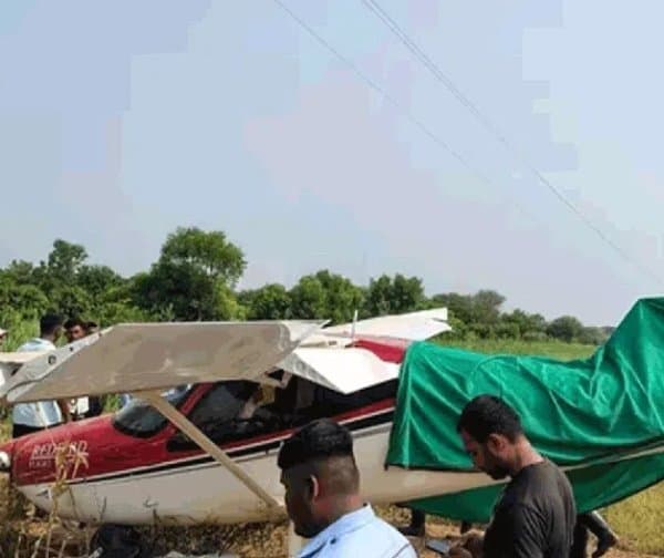 బారామతిలో కూలిన శిక్షణ విమానం: పైలట్‌కు గాయాలు - Udayam Digital