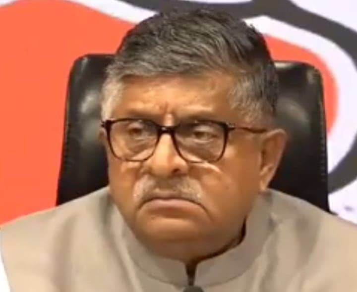 రాహుల్ గాంధీ న్యాయవ్యవస్థను గౌరవించడం లేదు: రవిశంకర్ ప్రసాద్