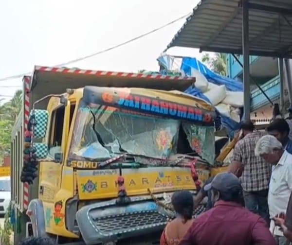 జిన్నూరు వద్ద రోడ్డు ప్రమాదం: నలుగురికి గాయాలు