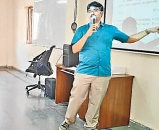 సమ్మక్క సారక్క గిరిజన వర్సిటీలో ఐఐటీ ప్రొఫెసర్ల బోధన