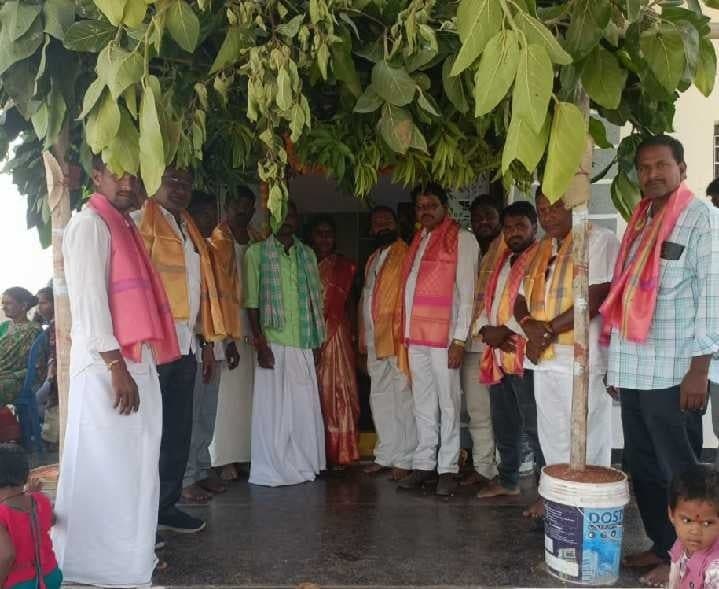 నిరుపేద కుటుంబానికి సొంతింటి కల సాకారం - Udayam