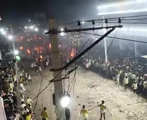 దేవరగట్టు బన్ని ఉత్సవంలో రాళ్ల దాడి - Udayam