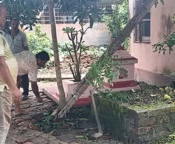 బీజేపీ కార్యకర్త అస్థిపంజరం వెలికితీత!